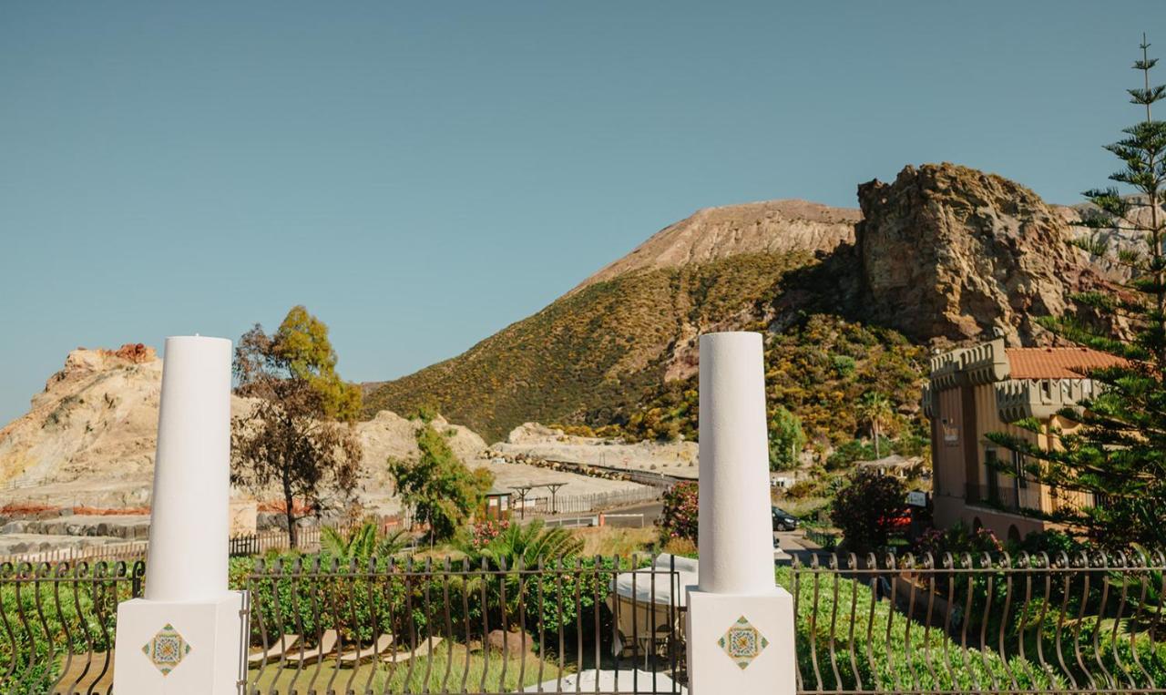 Hotel Rojas Vulcano  Exterior photo