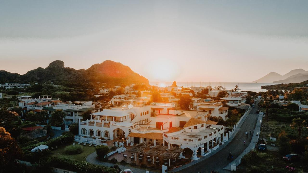 Hotel Rojas Vulcano  Exterior photo